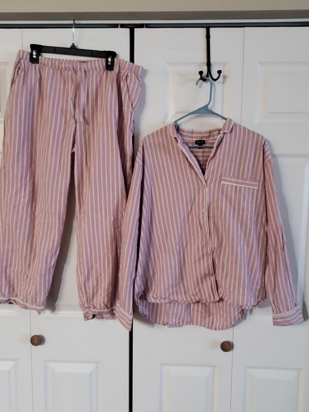 GAP BODY LARGE PJ SET PINK WHITE STRIPES.